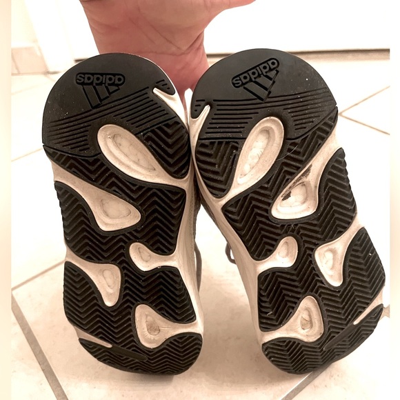 Reflective Adidas Yeezy Boost 700 V2 - Picture 12 of 16